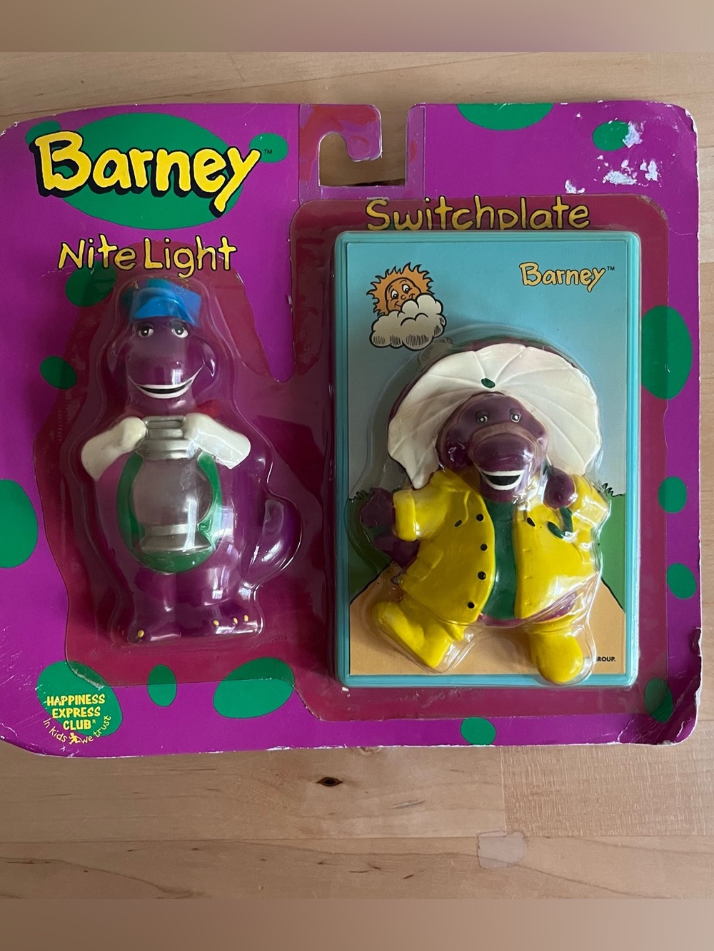 Vintage Barney Nite Light & Switchplate 1992
Lyons Group New In Package